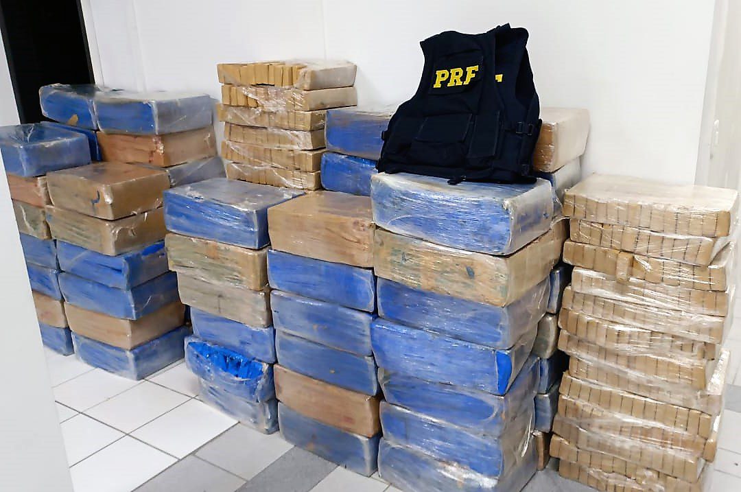 Polícia Federal apreende quase duas toneladas de droga em SC