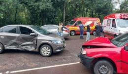 Colisão entre veículos deixa quatro crianças feridas