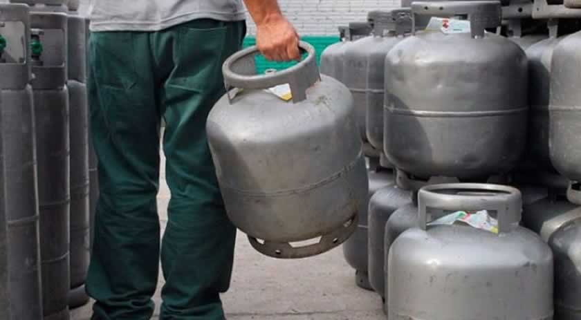 Preço do botijão de gás pode chegar a R$ 150 em SC, alerta sindicato