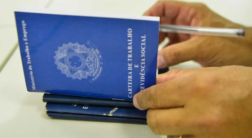 Brasil abre 372.265 empregos com carteira assinada em agosto, aponta Caged