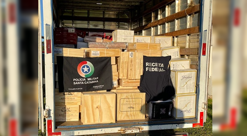 Polícia Militar localiza depósito de vinho descaminhado, 600 caixas foram apreendidas