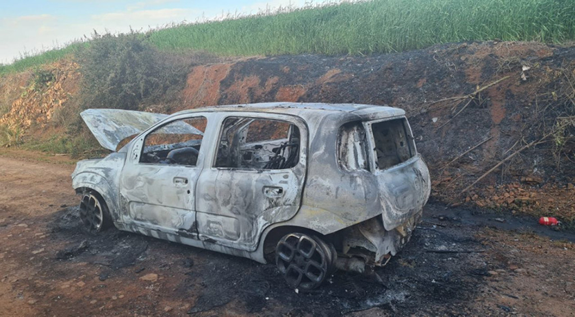 Incêndio atinge carro com placas de Chapecó no Oeste Catarinense