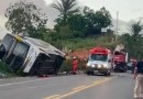 Grave acidente com ônibus de turismo deixa oito mortos na BR-101