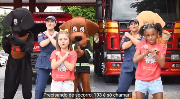 Bombeiros de SC lançam canção e clipe de programa educativo para crianças