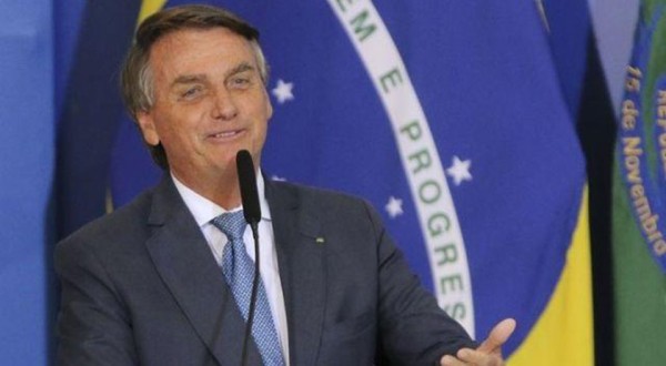 Bolsonaro defende armamento da população para "preservar democracia"